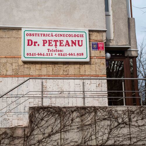 Firma cabinetului: Obstetrică-Ginecologie Dr. Pețeanu, Bd. Mamaia 77